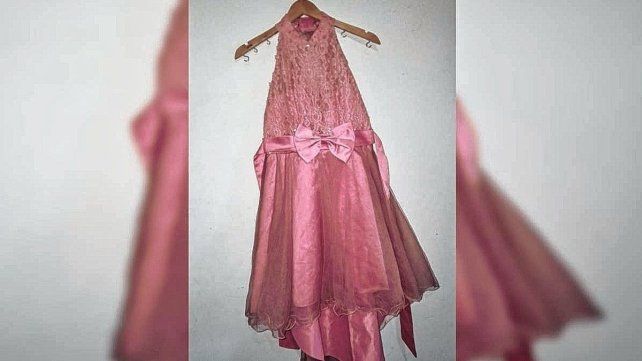 Rocío tuvo que cerrar su tienda y decidió regalar un vestido que le quedó en stock para alguien que cumpla sus 15 años