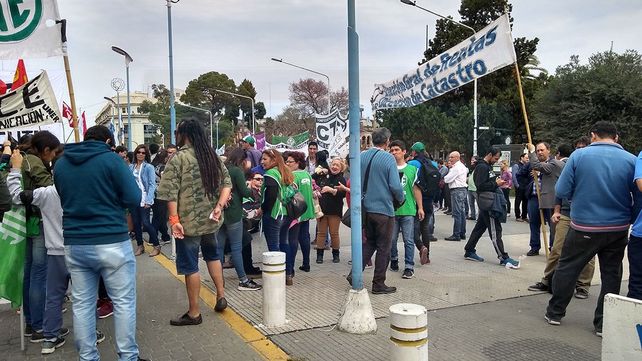 Por trabajo, producción y soberanía gremios y organizaciones sociales se manifestaron en Paraná