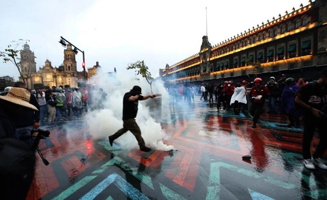 Entre la pluma y el garrote: represión a periodistas y activistas en México