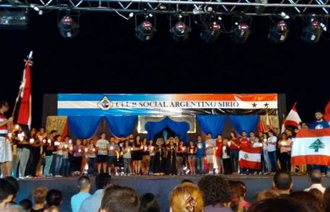 Un homenaje a los caídos en Francia y Siria en la Fiesta de Colectividades
