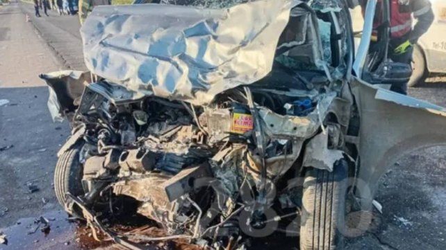 Tres personas murieron tras un violento choque frontal este domingo sobre Ruta 20. Hay dos adolescentes en grave estado&nbsp;