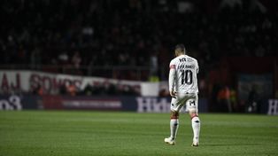 Ever Banega regresaba a Newells, pero no dio la talla como todo el equipo, que fue goleado por Argentinos en La Paternal. El ciclo del Gallego Méndez no va más.
