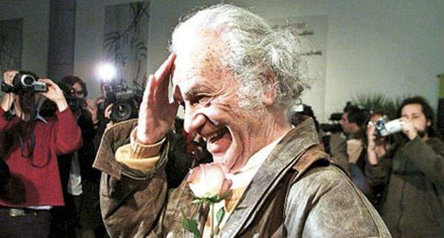 El antipoeta chileno Nicanor Parra gan&oacute; a los 97 a&ntilde;os el premio Cervantes