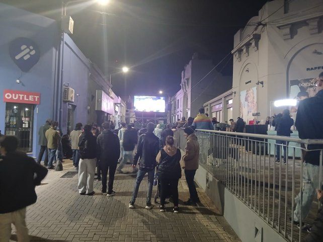 En Paraná se pudo ver el partido en patalla grande.