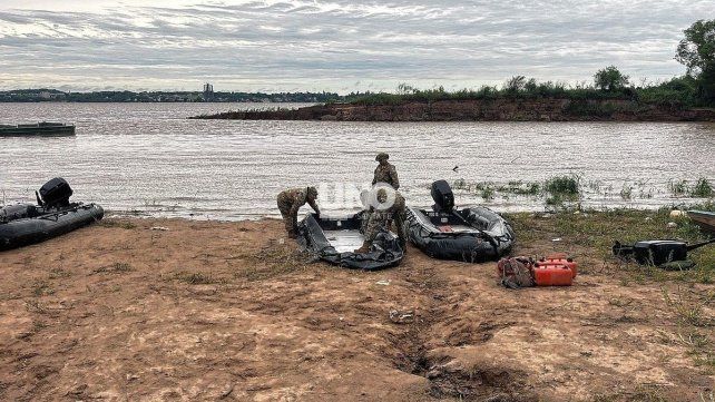 Pidan auxilio, voy nadando hacia la costa: la última frase del sargento desaparecido en el río Paraná