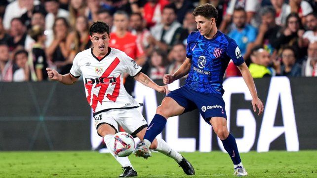 Atlético de Madrid fue goleado por el Rayo Vallecano y quedó a 15 puntos de la cima