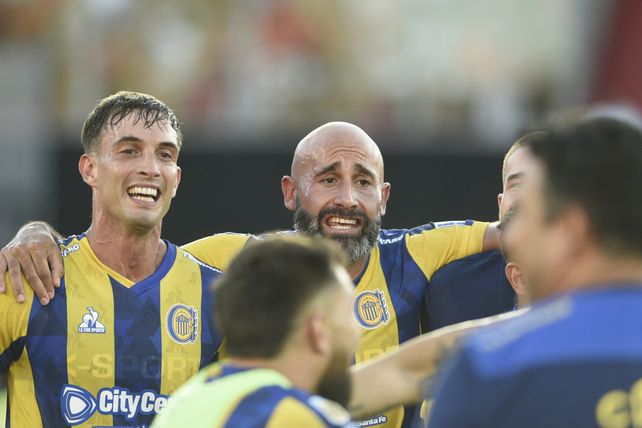 Zaga central. Komar y Quintana serán quienes conformen esa dupla en el partido ante Sarmiento, en el Gigante.