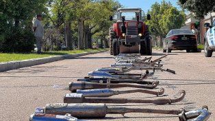 General Cabrera: el intendente prohibió los caños de escape ruidosos y los destruyó con una aplanadora
