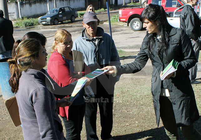 La oficina móvil del Municipio recorrió hoy el barrio Santa Rosa de Lima