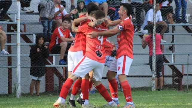Sarmiento de Crespo sumó sus primeros puntos en el campeonato y complicó a Don Bosco.