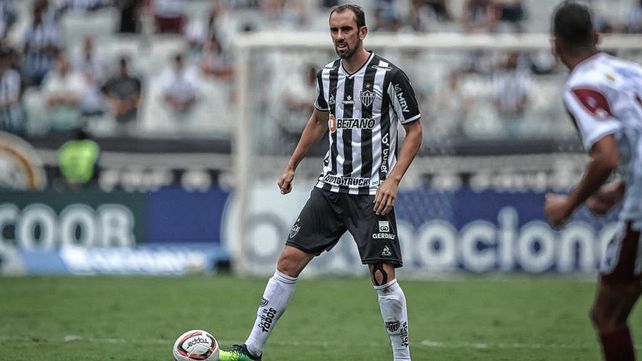 Diego Godín se acerca a Vélez para la Libertadores