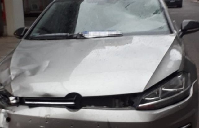 Alexis Rodríguez iba al volante de un Volkswagen Golf cuando chocó con la moto policial.&nbsp;