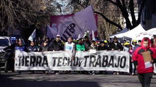 Organizaciones sociales y sindicatos locales en la marcha por el día de San Cayetano.&nbsp;