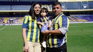 Lucrecia y Pato, una de las parejas de canallas que se casó en el Gigante de Arroyito.