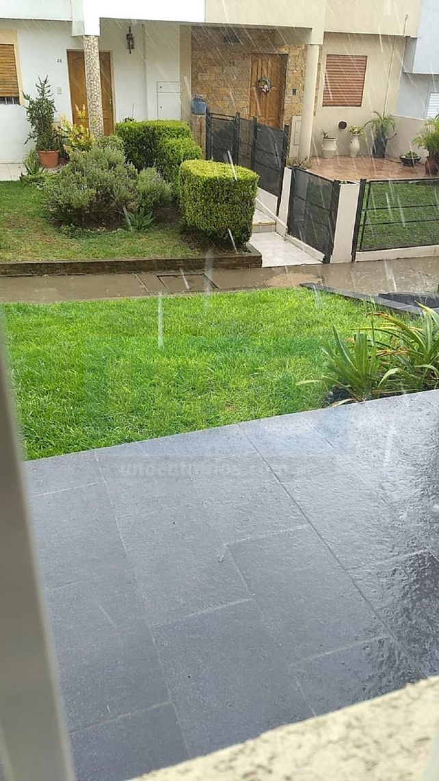 Alivio: torrencial lluvia llegó repentinamente a Paraná
