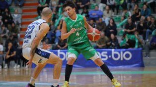 Atenas se quedó con un final para el infarto y pegó primero en la serie por la permanencia