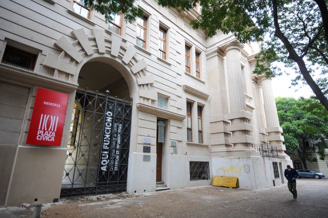 CCD El Pozo en Dorrego y San Lorenzo, más de 2000 personas fueron torturadas y vejadas. Actualmente es la sede Rosario del Gobierno Pcial. 