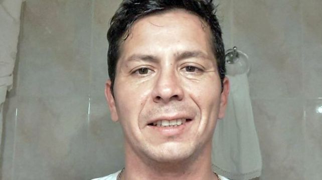 Escracharon a un femicida y se negaron a viajar en el mismo micro