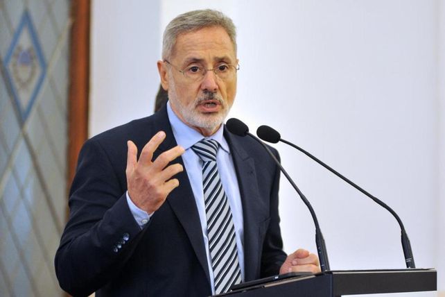 El ministro Sain ahora se cruzó en Twitter con Feinmann