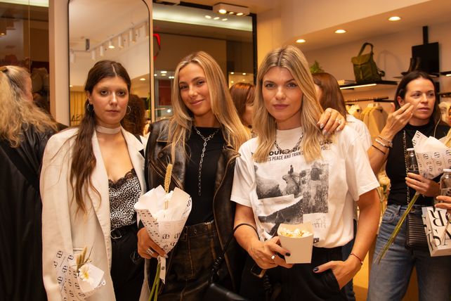 Camila Stein, Ursula Paris y  Agustina Rico