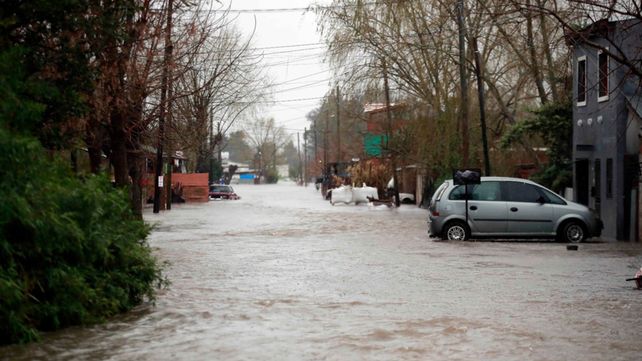 Videos y fotos que dan cuenta de la gravedad de las inundaciones en La Plata