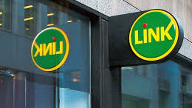 Los estafadores están a la orden del día. La nueva modalidad consta de una planchuela verde con el sticker de Red Link con la cual los&nbsp; hackers roban los datos de las tarjetas de los usuarios desprevenidos. (Foto de archivo)