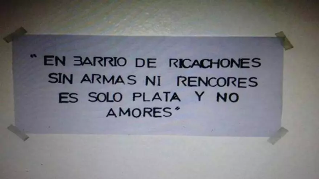 El cartel que dejaron los ladrones en el Banco Río