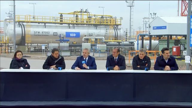 Alberto Fernández firmó los contratos para iniciar el gasoducto Néstor Kirchner