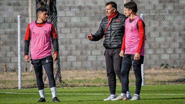 Diego Dabove tiene la firme idea de plantar un equipo alternativo este domingo cuando Huracán visite a Colón.