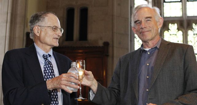 Dos estadounidenses ganan el Nobel de econom&iacute;a en medio de la crisis