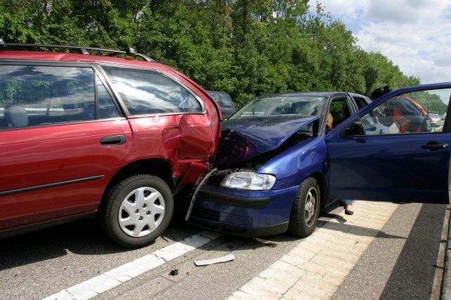 El conductor de una camioneta causó un grave accidente porque iba masturbándose al volante.
