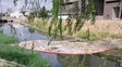 Isla de mugre en el arroyo Ludueña: se acumulan residuos frente al Portal Rosario