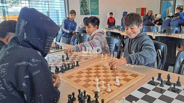 El gobierno provincial busca mudar a la escuela popular Lugar Barrial de Ajedrez de barrio Santa Rosa de Lima. El gobierno provincial busca mudar a la escuela popular Lugar Barrial de Ajedrez de barrio Santa Rosa de Lima.