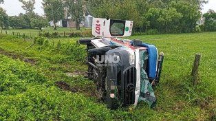 La ambulancia quedó destrozada tras el siniestro vial.&nbsp;