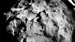 La nave Rosetta retrata en detalle a un cometa activo y cambiante