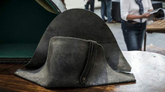 El sombrero de dos picos.