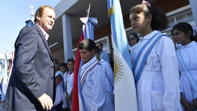 Gustavo Bordet abogó para cumplir los 191 días de clases