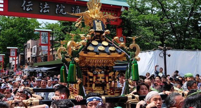 Sanja Matsuri, el festival en el que la mafia japonesa exhibe su poder
