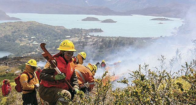 Incendio forestal en el sur chileno deja 6 muertos y 3 desaparecidos