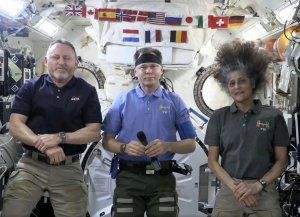 Los astronautas que fueron a la Estación Espacial por una semana vuelven tras 9 meses