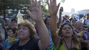 El Papa llega a Brasil a revitalizar la Iglesia, sin temor a protestas