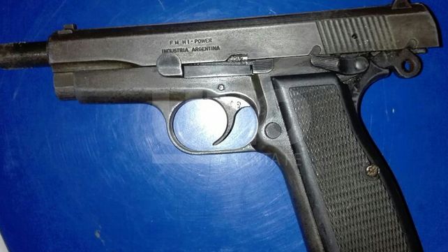 Asaltó a dos mujeres, resistió su arresto a tiros, pero fue preso