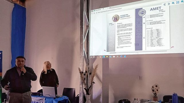 Inauguración del Salón de Usos Múltiples, presentación de la Revista Digital de AMET, y capacitación para Delegados