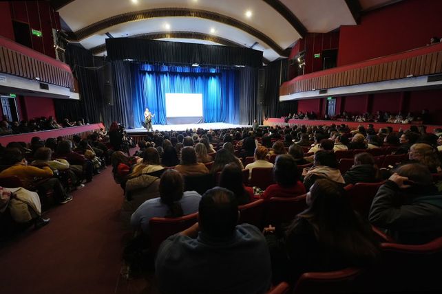 Educación y pantallas: Santa Fe busca estrategias para prevenir la dependencia digital en chicos y adolescentes