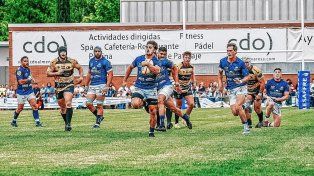 Martiniano Cian corre con la pelota en la finalísima del rugby español.