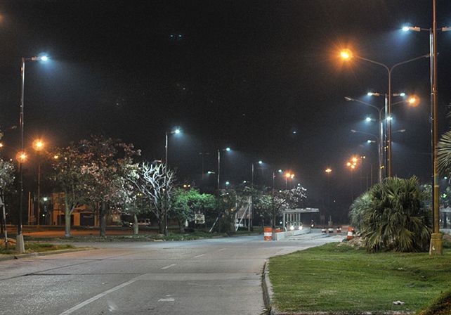Las columnas con luminarias LED. / PRensa Santa Fe Ciudad.