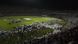 Emotivo y conmovedor homenaje a Chapecoense en el estadio de Medellín tras la tragedia