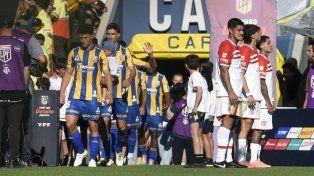 Central fue recibido con un pasillo de espaldas por parte de los jugadores de Estudiantes