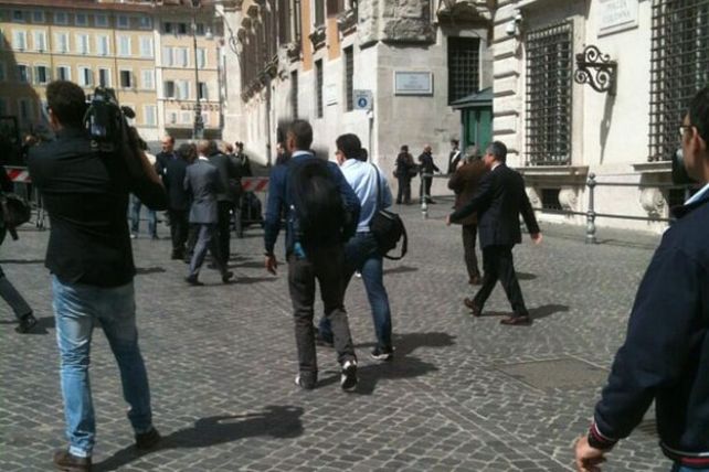Italia: atacaron a tiros a la seguridad del Parlamento durante la jura de ministros