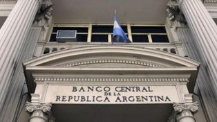 El mercado prevé un dólar más alto a fin de año y ajusta sus expectativas sobre la economía